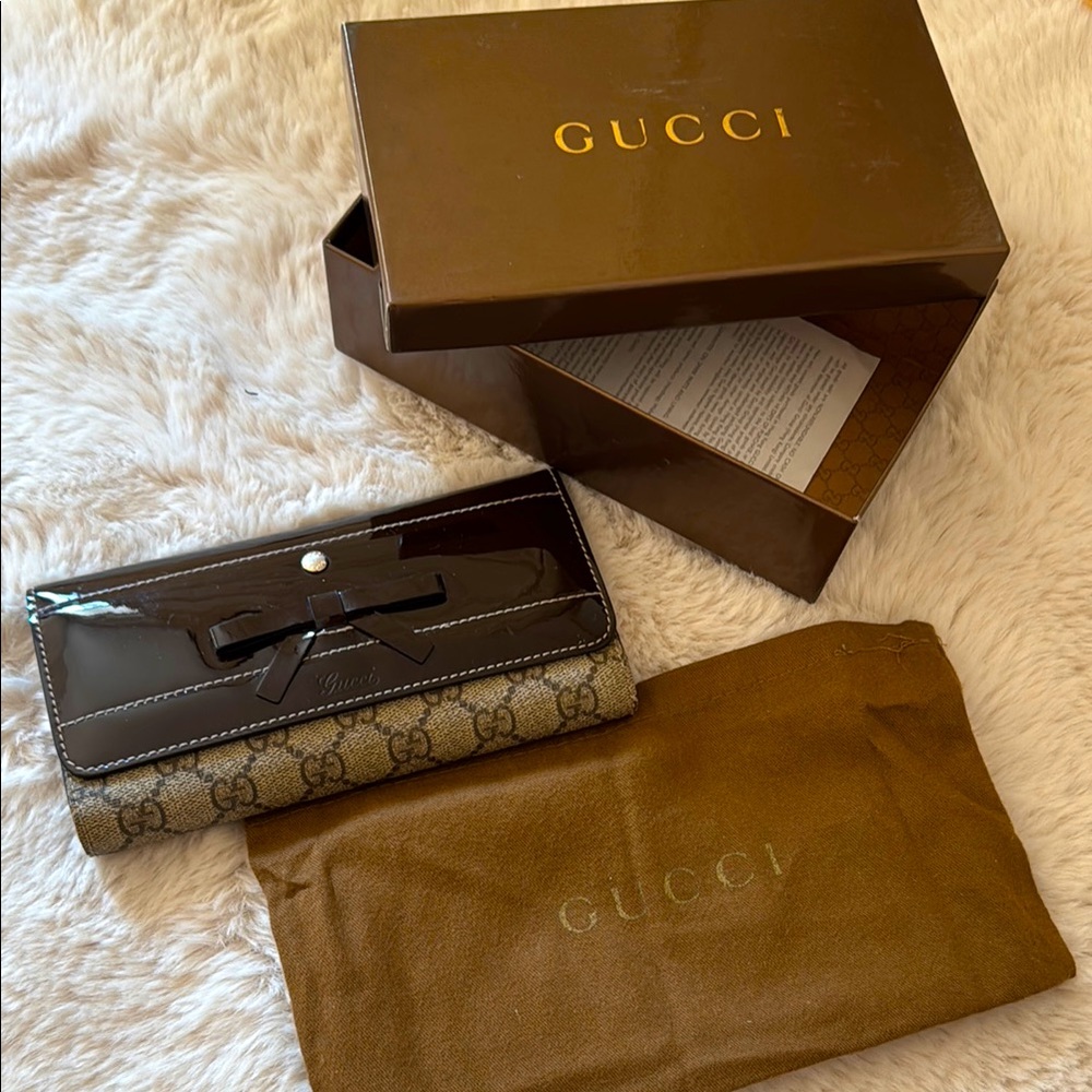 Gucci Elegant Brown and Black Clutch